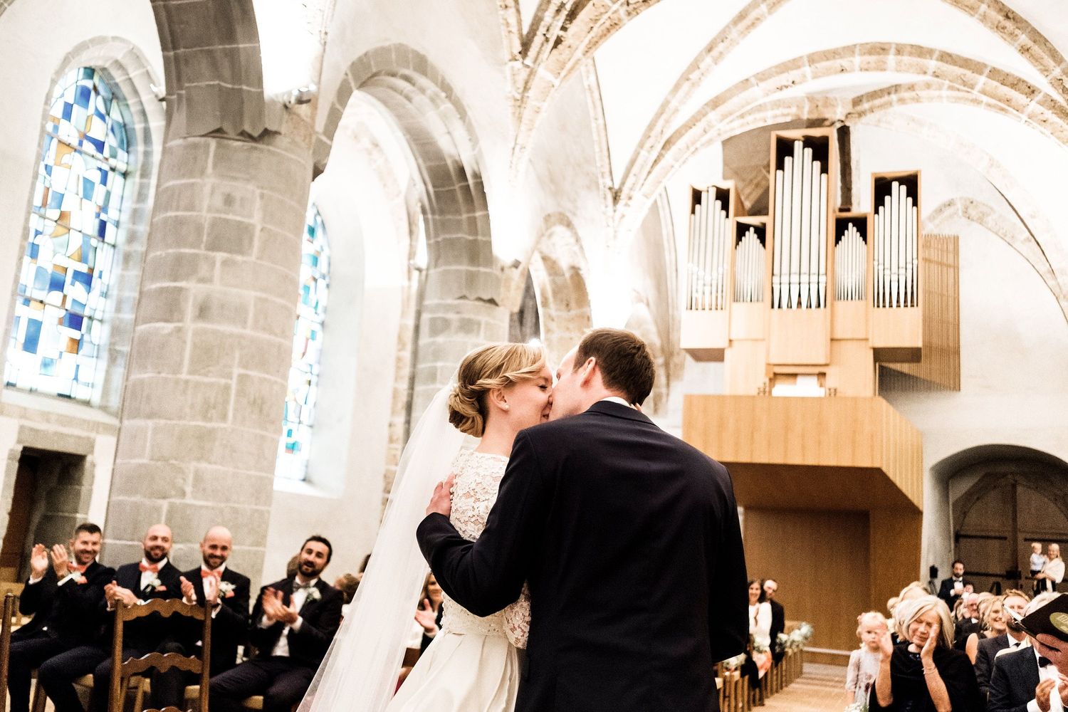 TLOOK photographe de mariage de style documentaire, Temple Saint-Vincent de montreux cérémonie religieuse