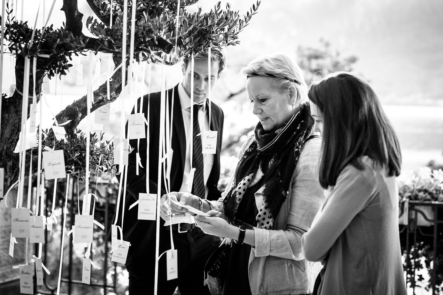TLOOK photographe de mariage de style documentaire, Montreux Palace décorations plan de table olivier