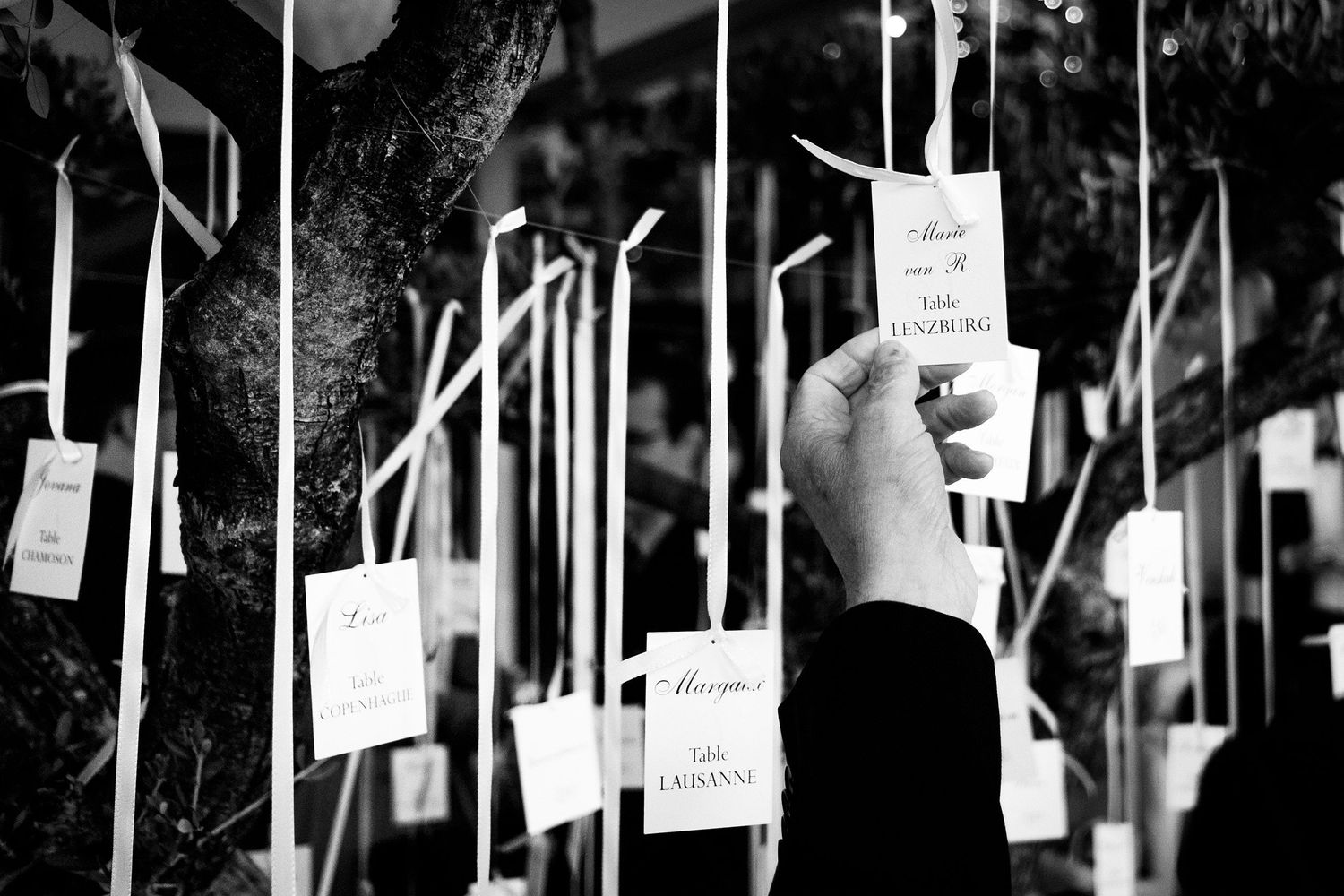 TLOOK photographe de mariage de style documentaire, Montreux Palace décorations plan de table olivier