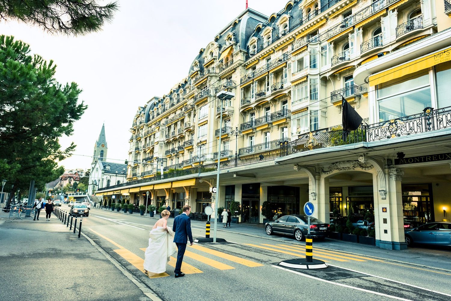 TLOOK photographe de mariage de style documentaire, Montreux Palace soirée portraits des mariés