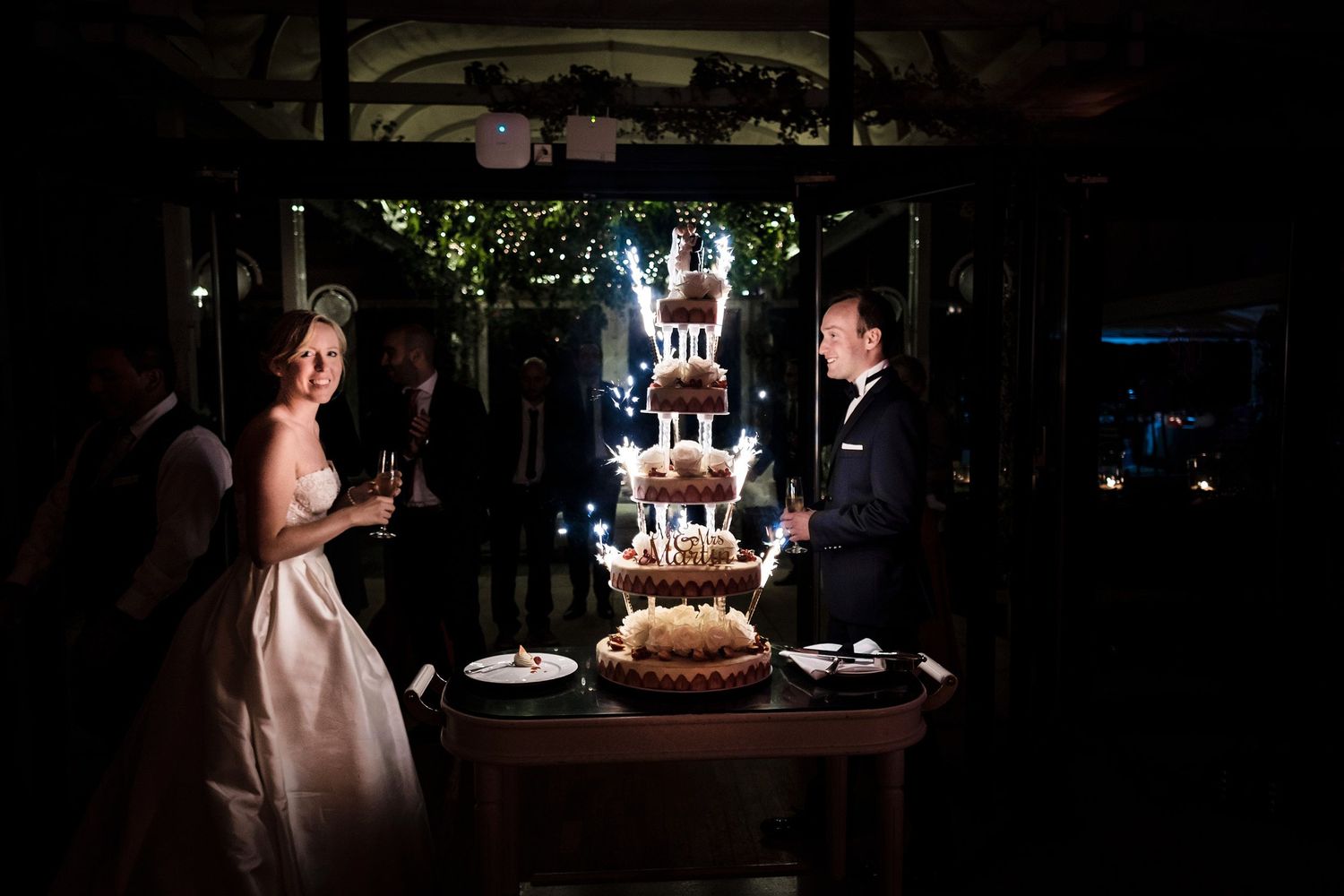 TLOOK photographe de mariage de style documentaire, Montreux Palace coupe du gâteau