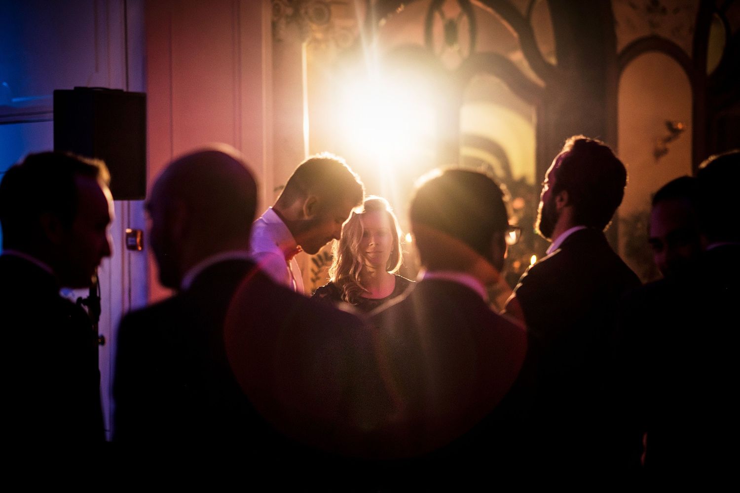 TLOOK photographe de mariage de style documentaire, Montreux Palace dance floor
