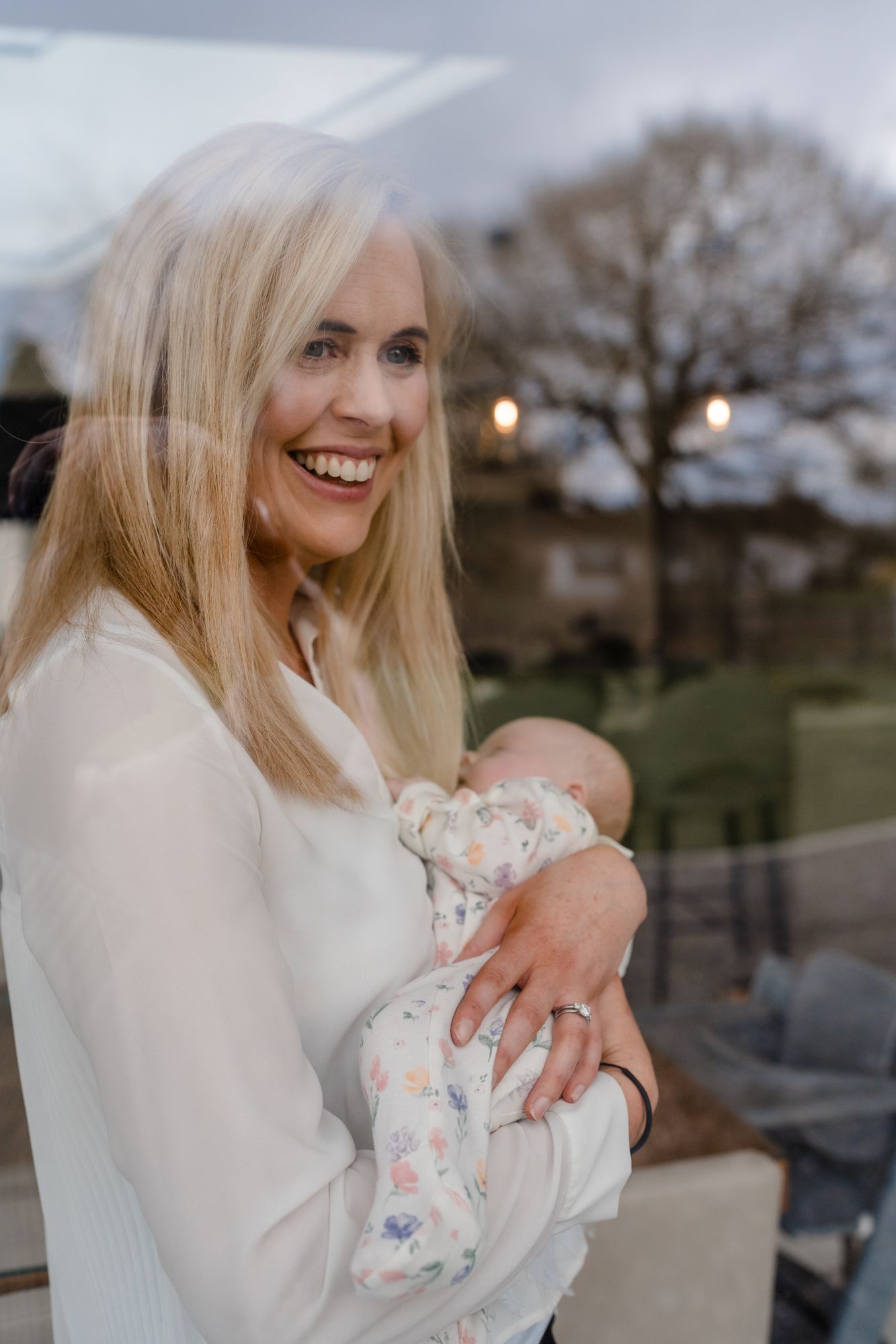 Mammy-and-baby-looking-out-window