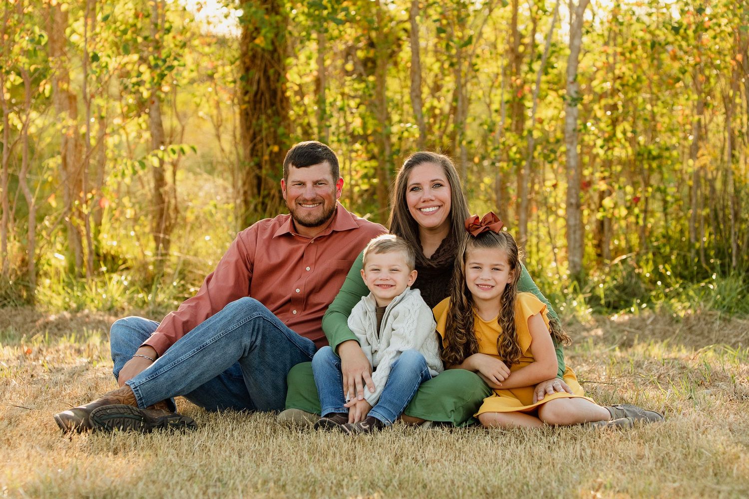 Outdoor family portrait photo.
