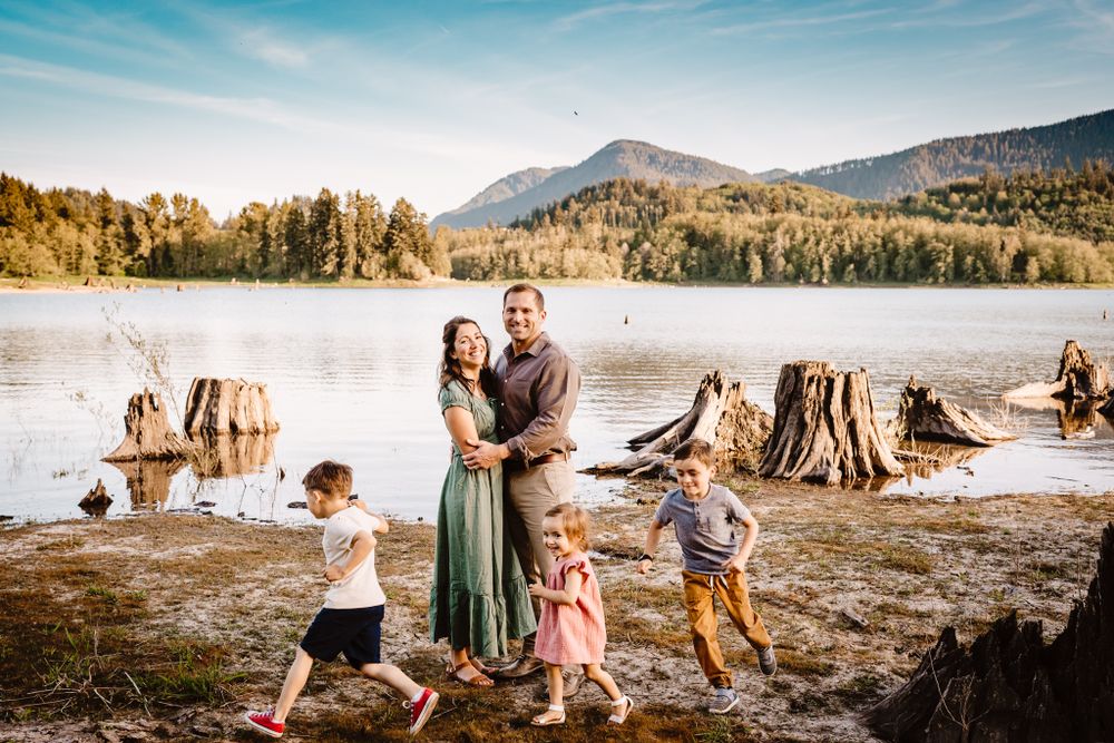 lake family session in Washington State by wander and wild photography