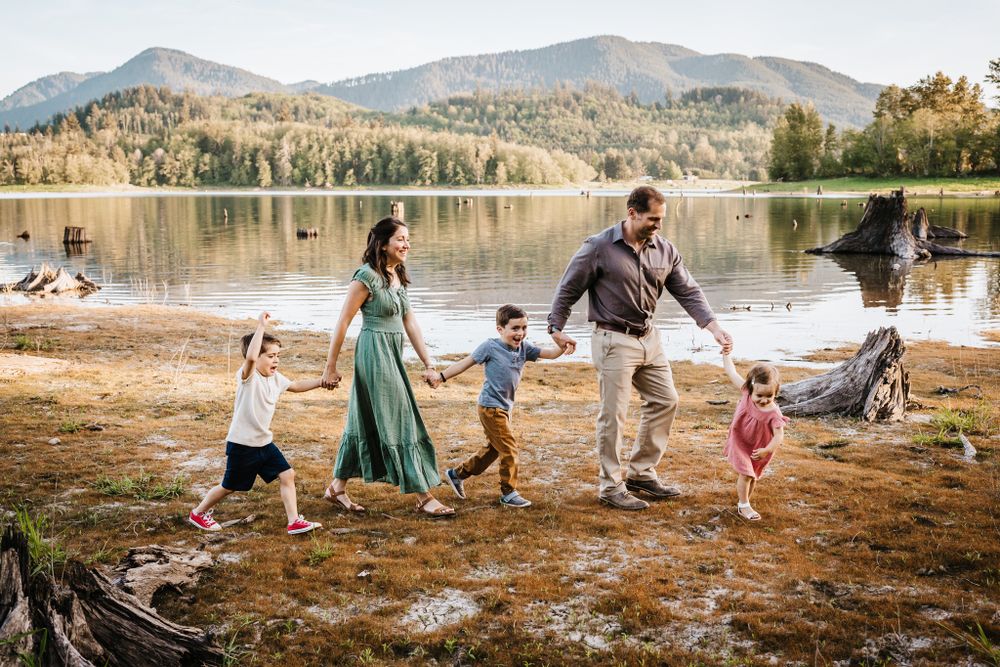 lake family session in Washington State by wander and wild photography