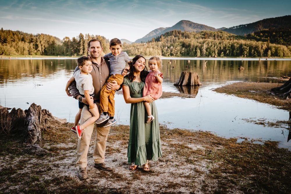lake family session in Washington State by wander and wild photography