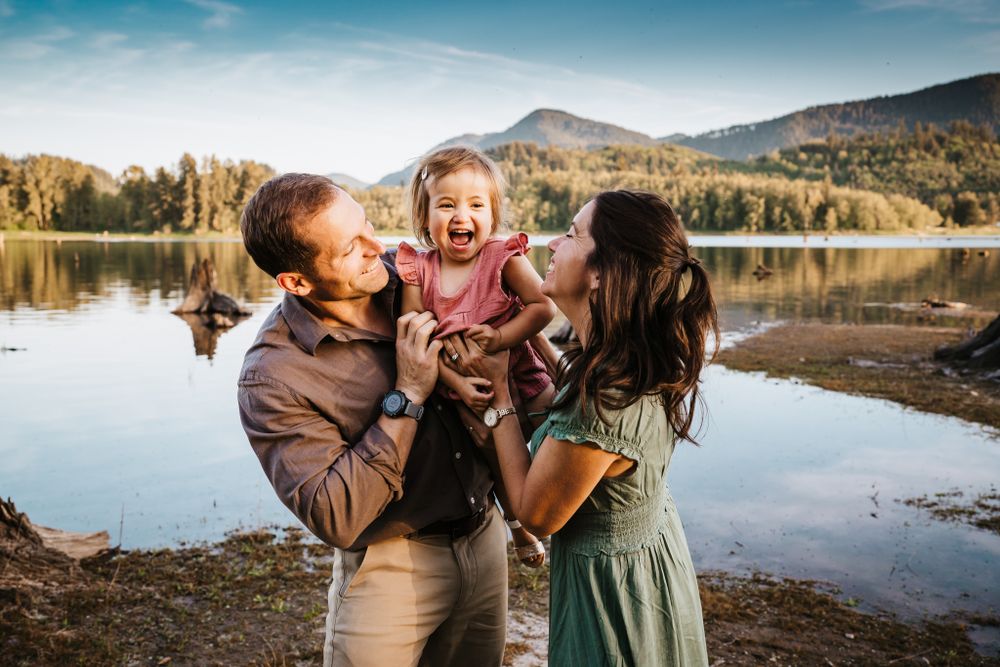 lake family session in Washington State by wander and wild photography