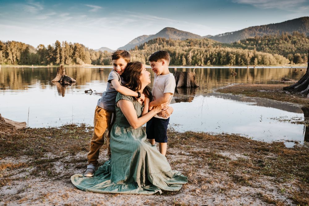 lake family session in Washington State by wander and wild photography