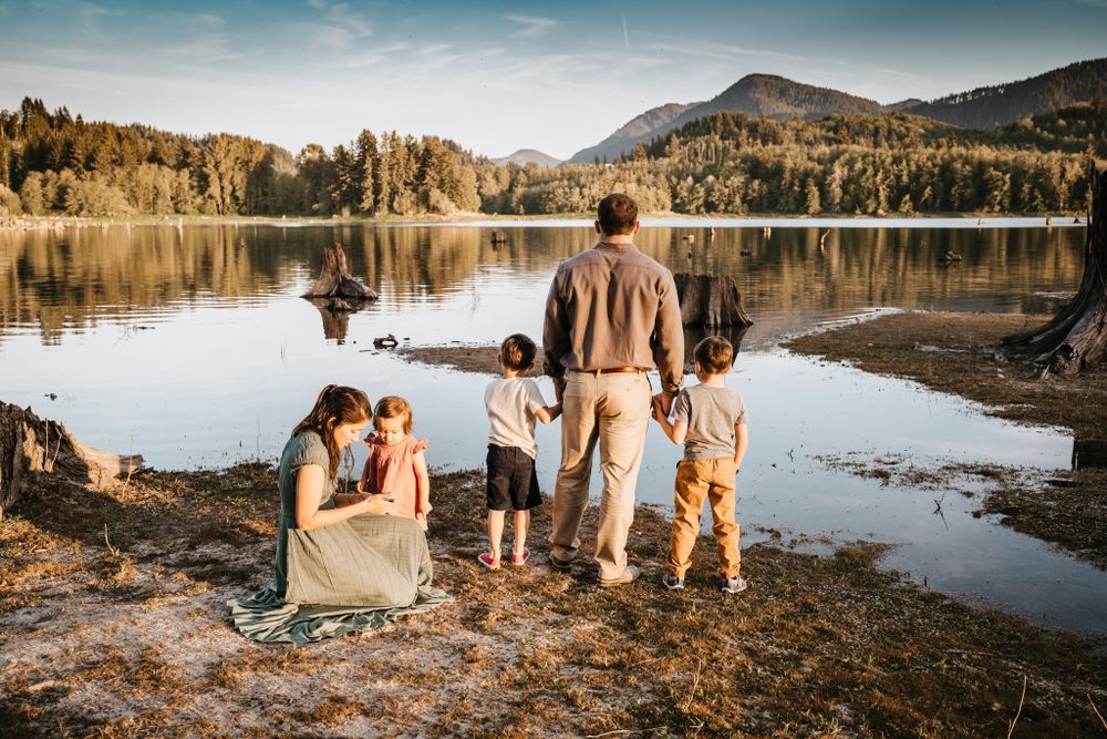 lake family session in Washington State by wander and wild photography