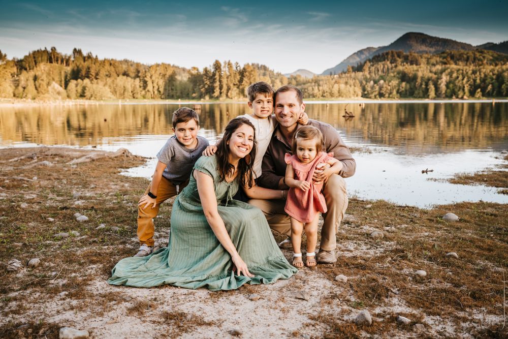 lake family session in Washington State by wander and wild photography