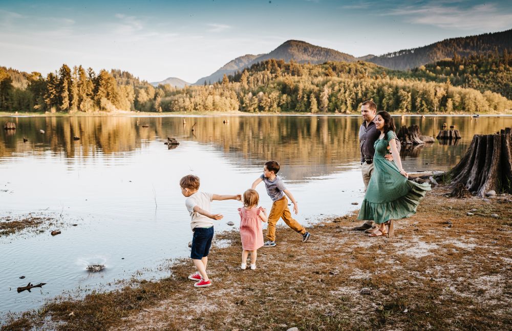 lake family session in Washington State by wander and wild photography