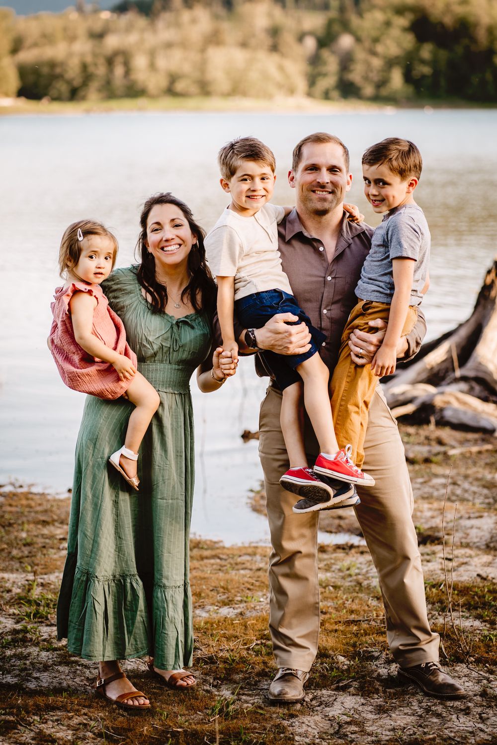 lake family session in Washington State by wander and wild photography