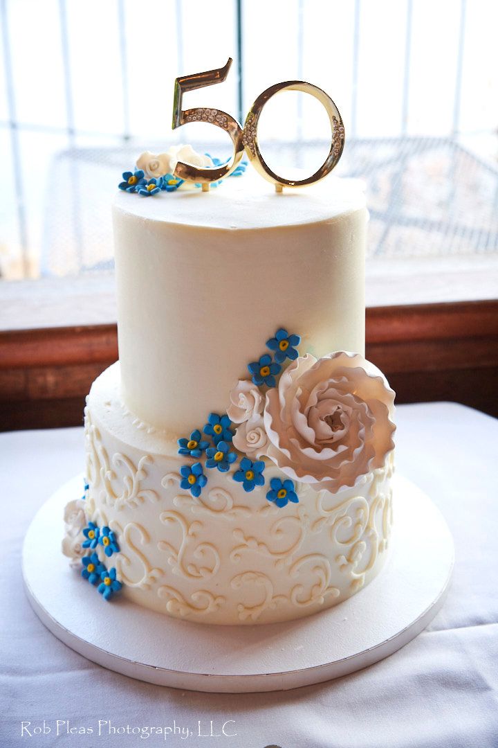 50th wedding anniversary photo of the cake at the cliff house restaurant