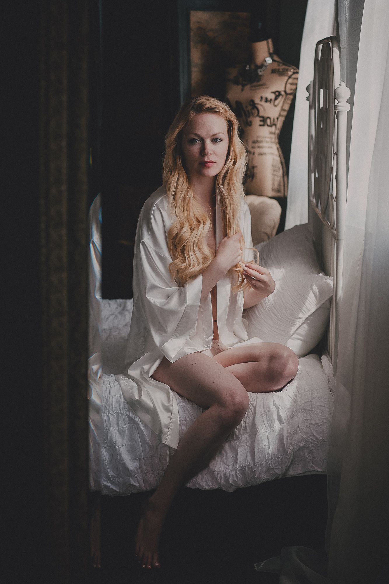 Lacombe boudoir photographer session