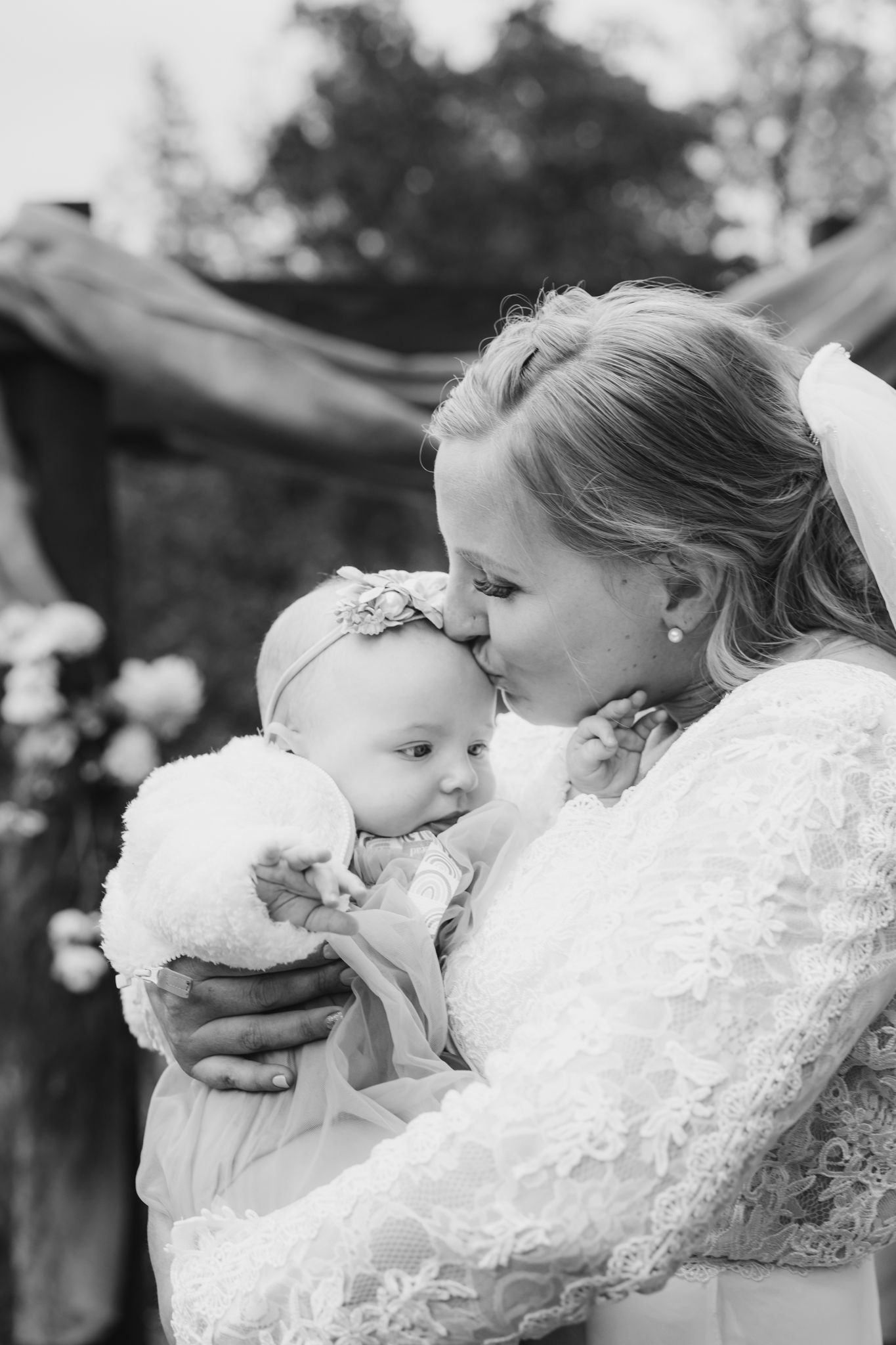 bride with her daughter