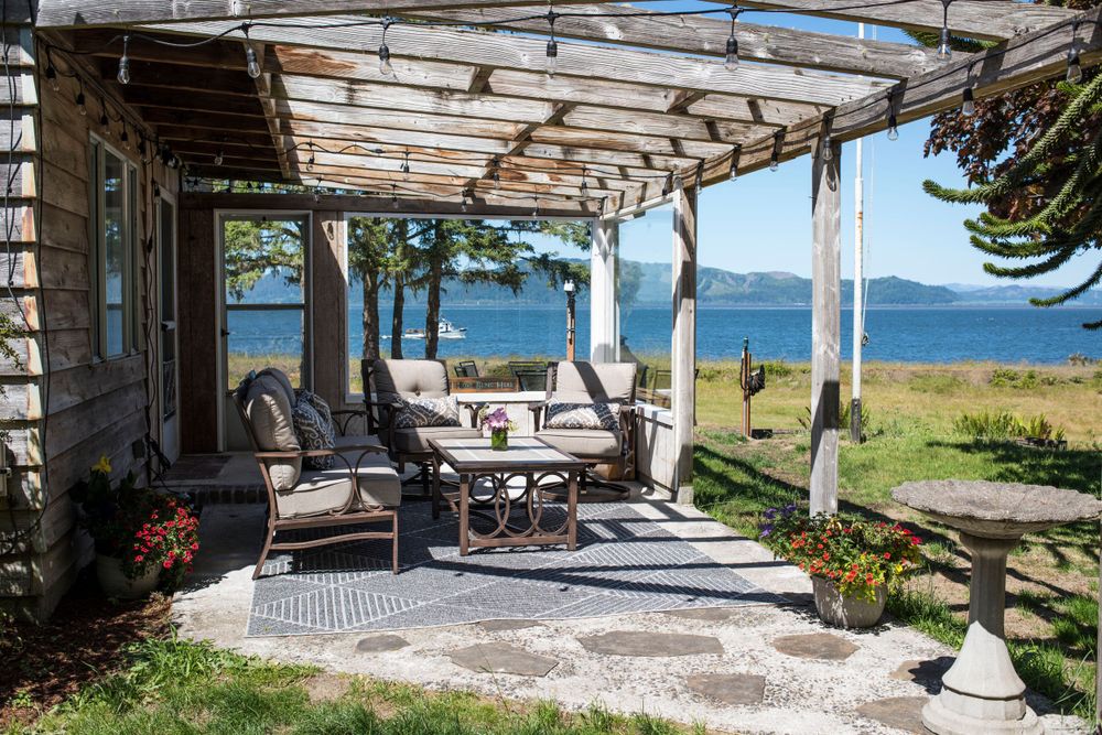 outdoor seating area