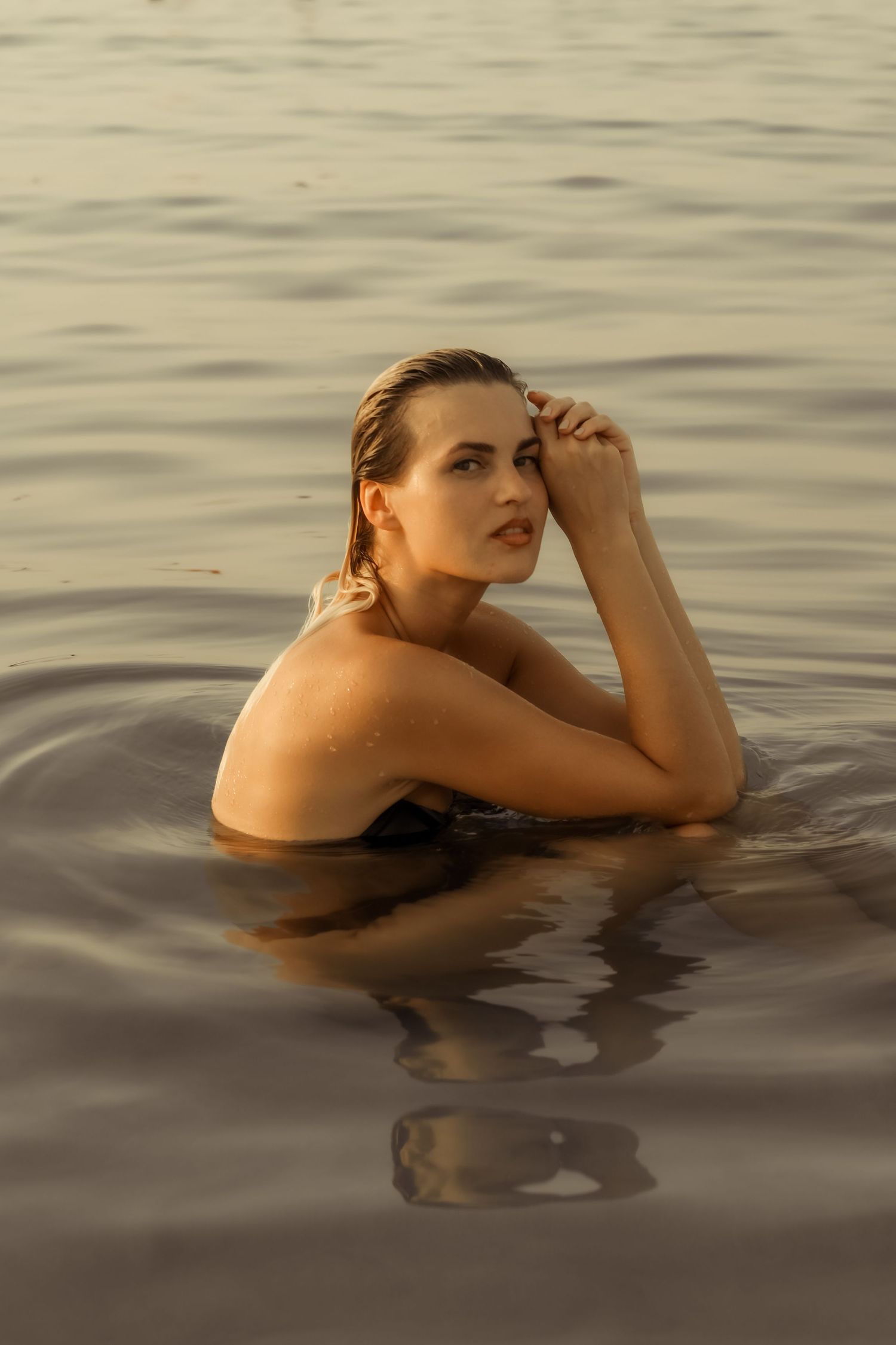 lose-up photography of model’s hands adorned with luxury rings in Dubai