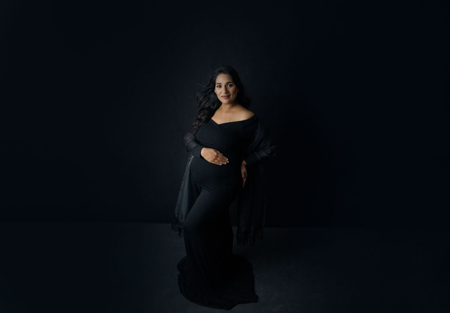 Austin, Texas | Nisa Momin Photographer | Studio Maternity Photographer | Austin Maternity Photographer