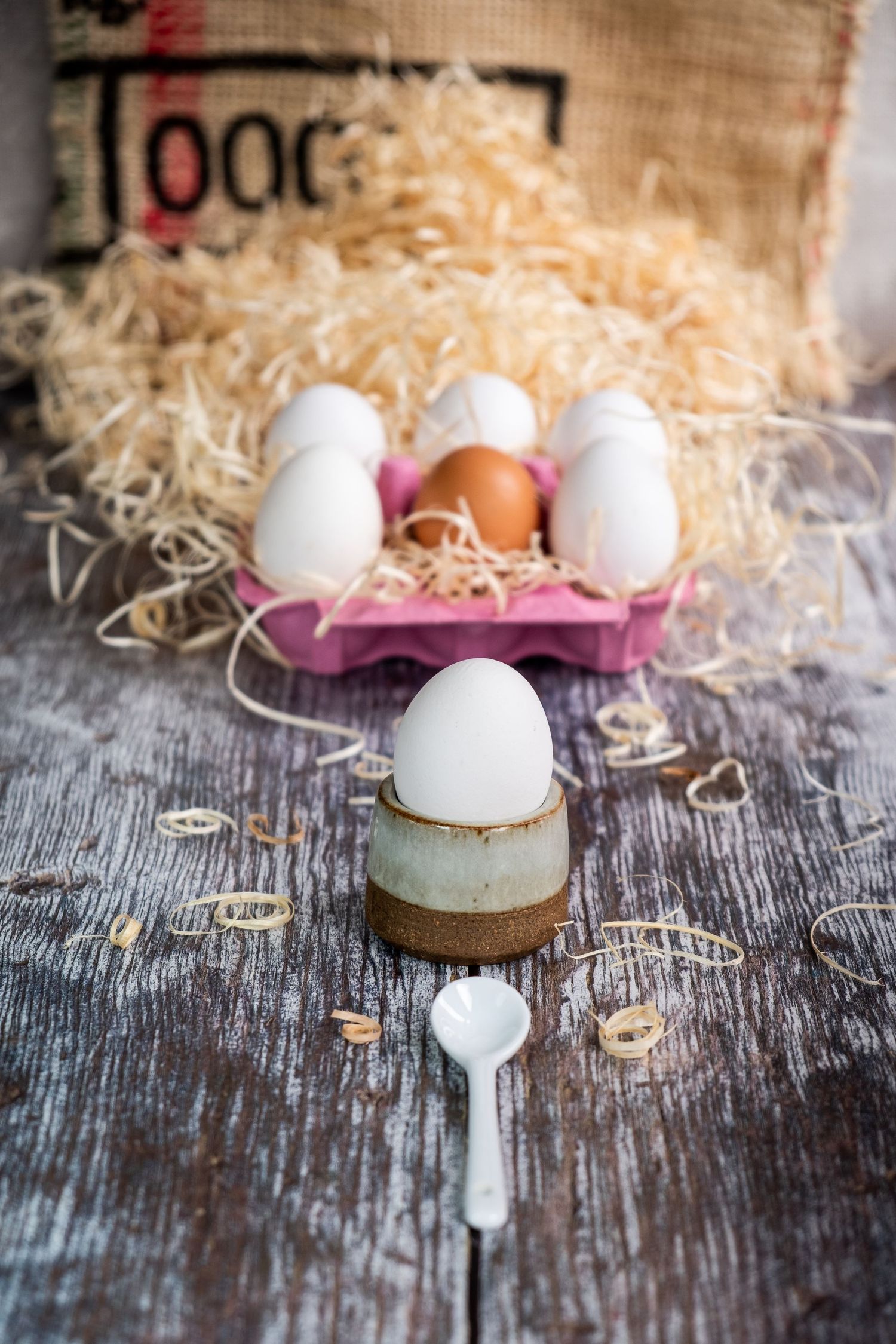 Freshly laid eggs and straw