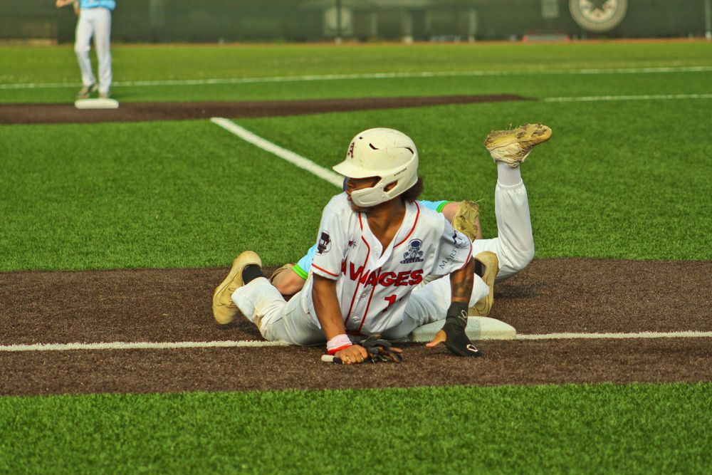 DFW Ravages - Victoria Independent Baseball League games shot by Nicole Banet Photography.