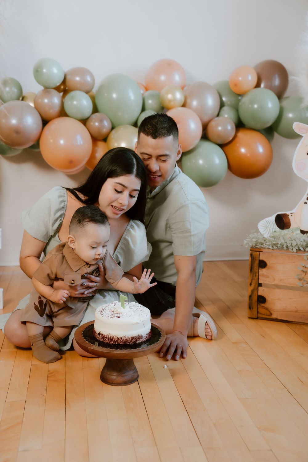 Cake Smash Session- Juve Photography Saint Paul Minnesota