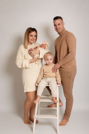 Séance nouveau-né en studio à Neuchâtel – Des portraits de votre bébé dans un cadre chaleureux et professionnel