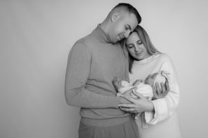 Photo nouveau-né en studio à Neuchâtel – Capturer la beauté et la douceur des premiers jours de bébé