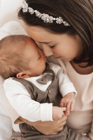 Séance photo nouveau-né – Immortaliser l’amour et la tendresse de votre bébé à la maison