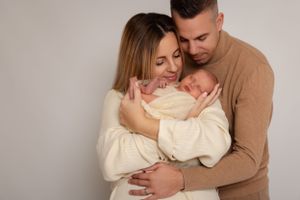 Photographe nouveau-né Neuchâtel – Des photos en studio qui subliment chaque détail de votre nouveau-né