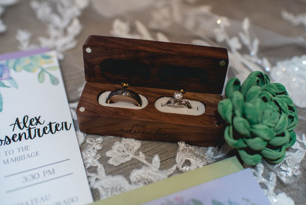 Custom-made wedding ring, box with bride and grooms wedding rings
