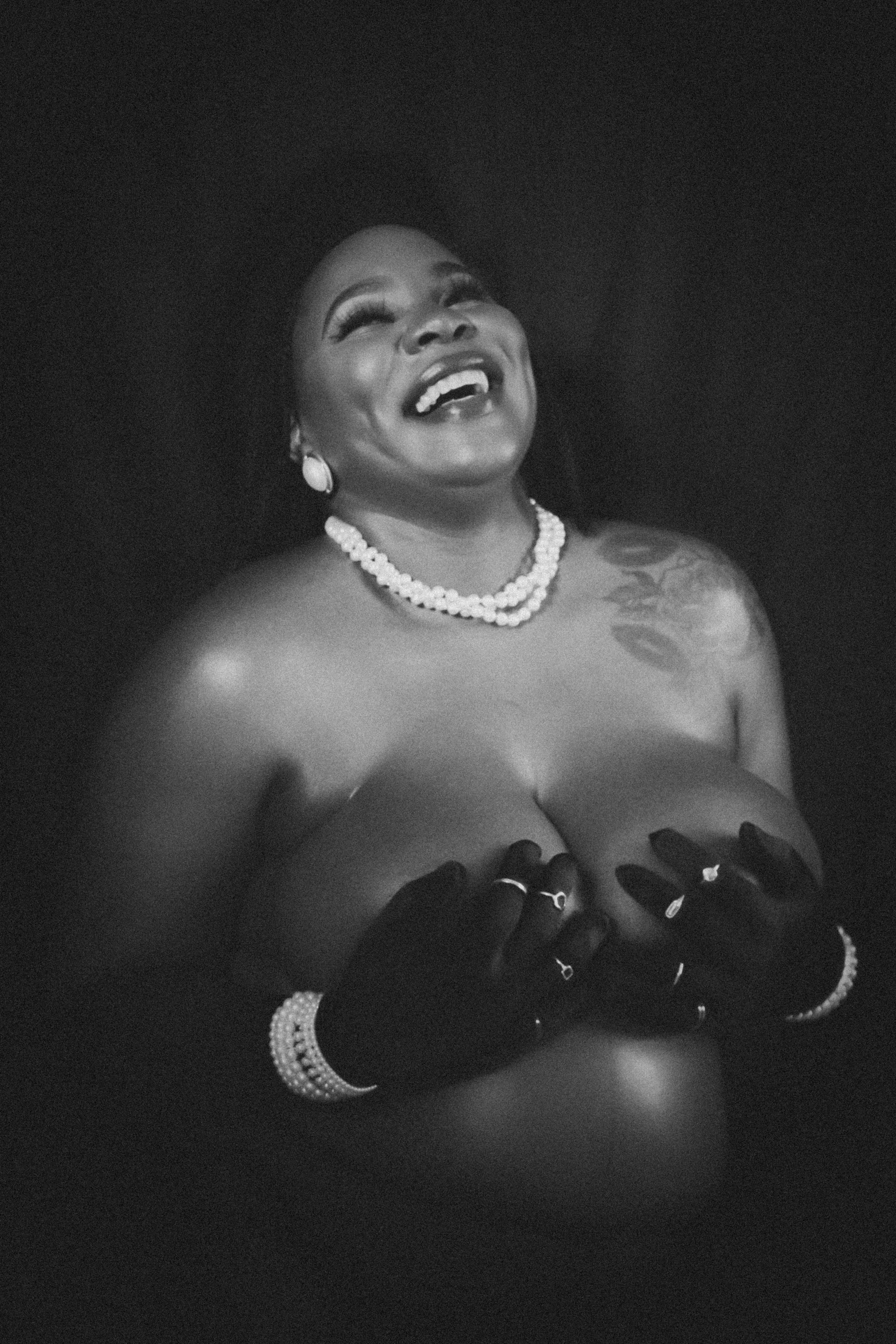 Pin up themed maternity shoot