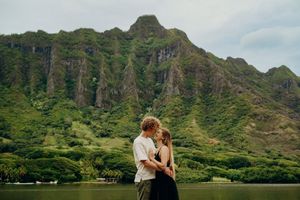 Engagement photoshoot at Kualoa Ranch, Oahu – stunning photographer in Hawaii.