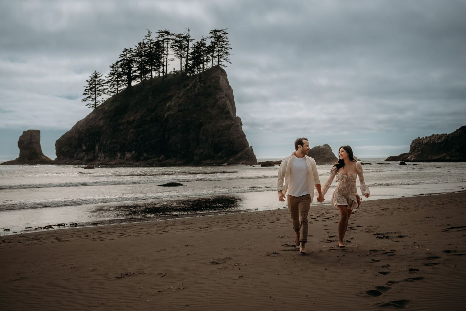 Charlotte Ann Photography - Couples Portrait Photography. Pacific Northwest Photographer. Forks, Washington Photographer. Beach Session.