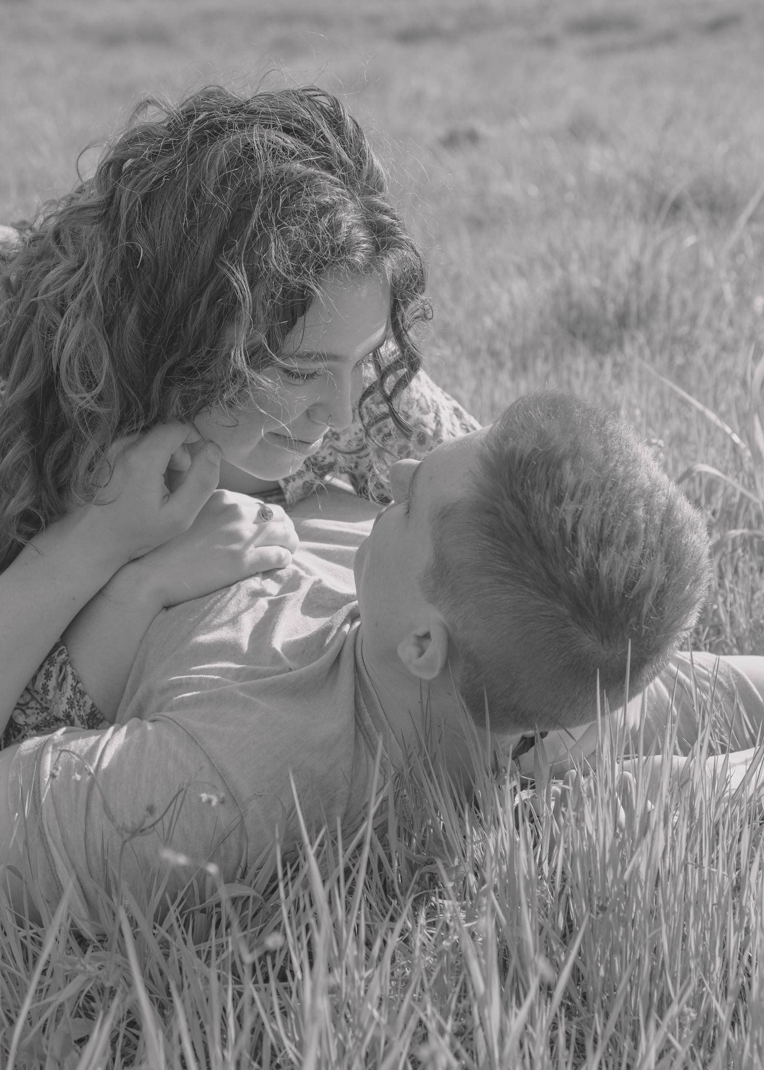 storytelling couples photos during summer