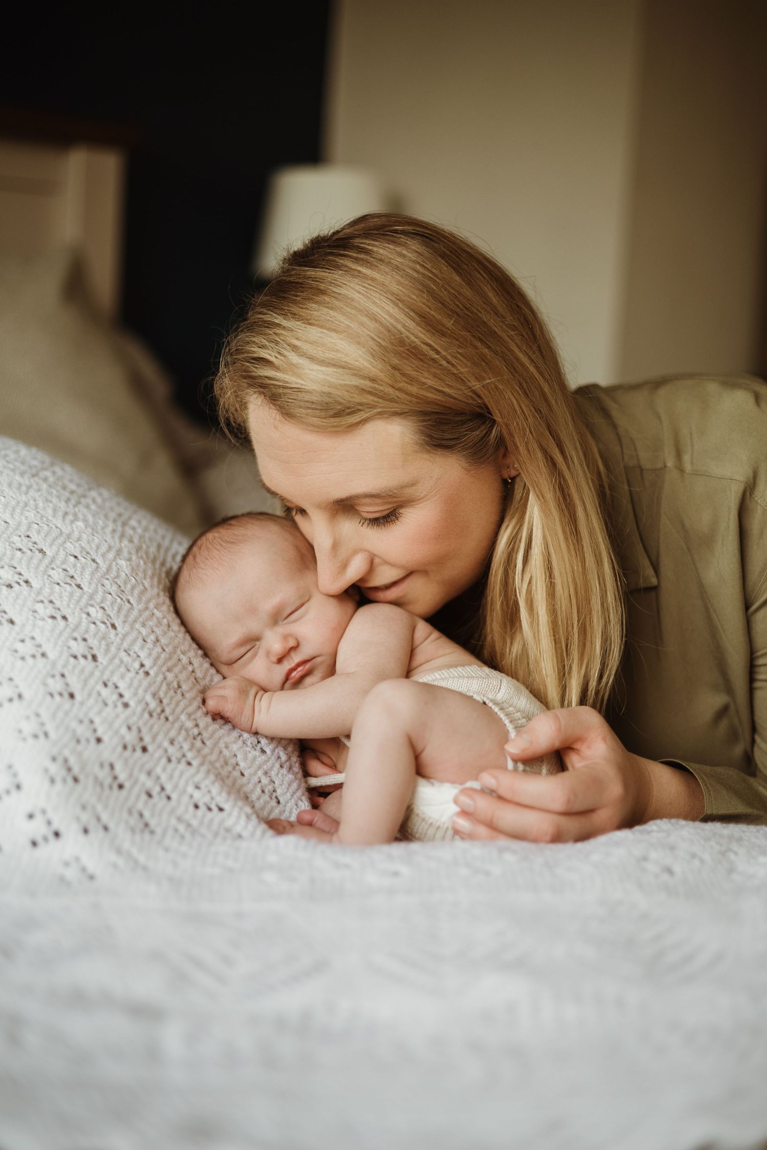 Newborn photoshoot with mum by jennifer thwaites photography