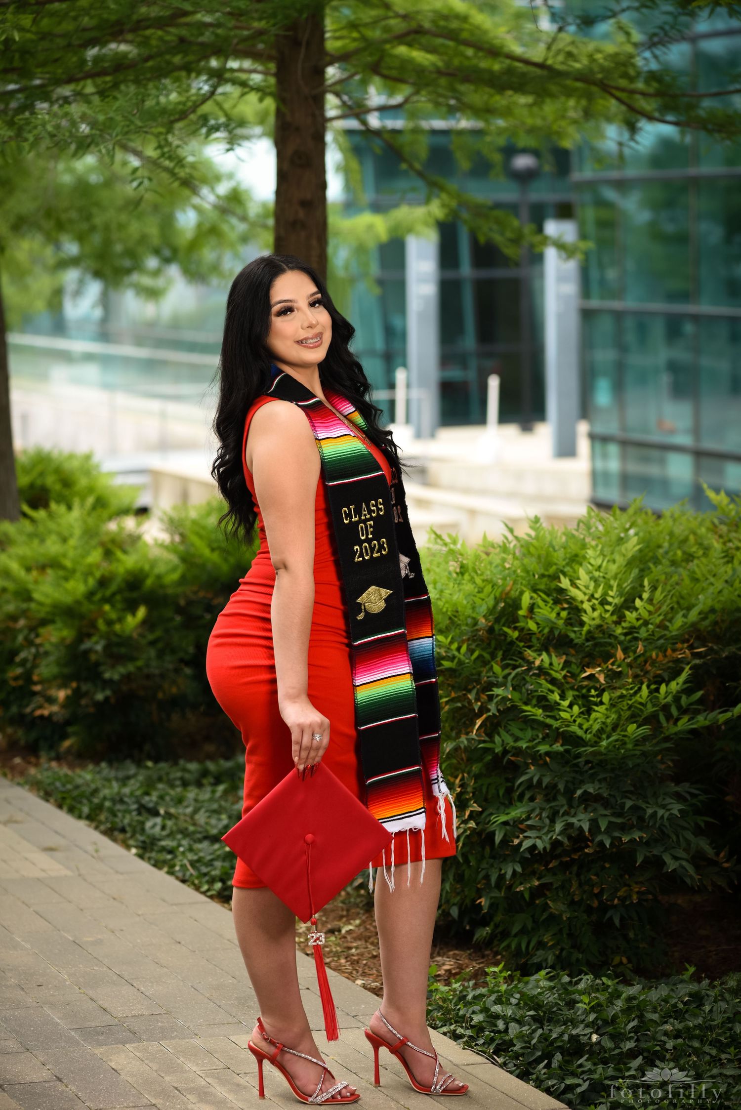 fort worth graduating senior photos jasmine downtown fort worth TCC location fotolilly photography