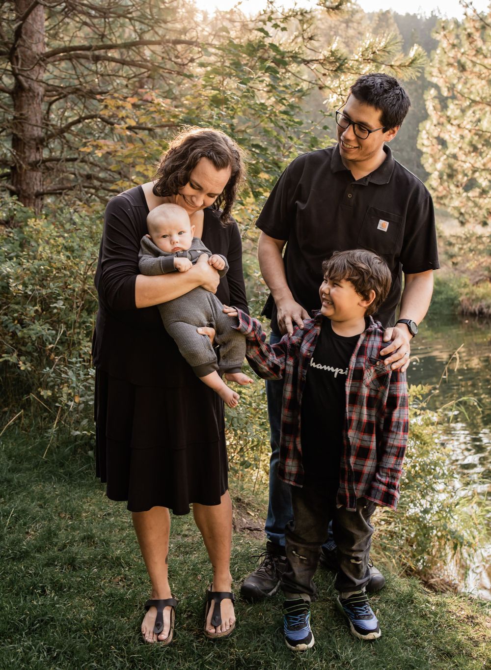 golden hour family photoshoot candid moment