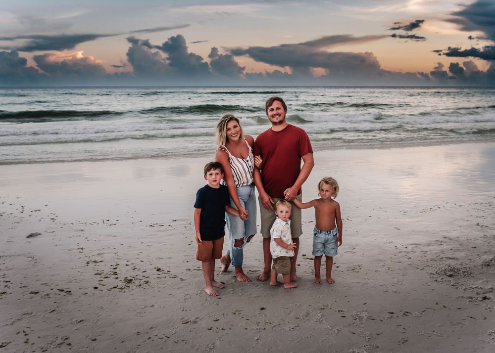Middle Tn Family photographer - Nashville family photographer specializing in natural light, candid storytelling, and timeless portraits.