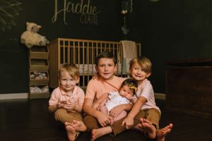 Middle Tn Family photographer newborn mom of four - pleasant view Tennessee photographer