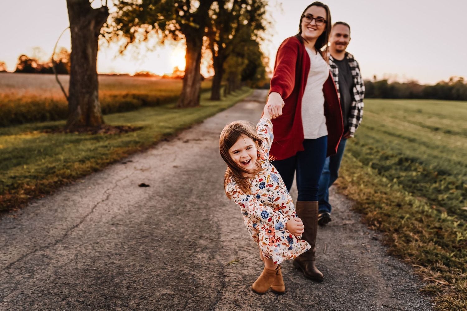 Tennessee Photographer specializing in growing with young families. Documenting all your milestones from weddings to New