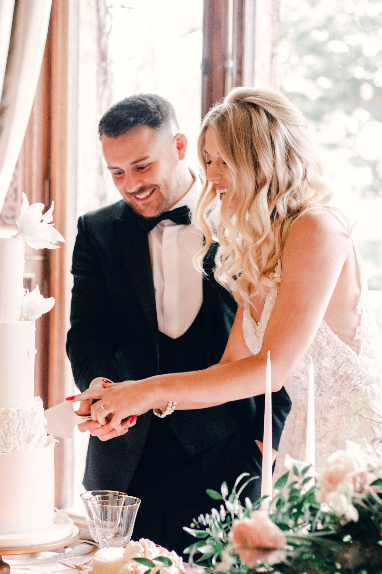 bride and groom cutting the cake wedding tradition fine art photography inspiration