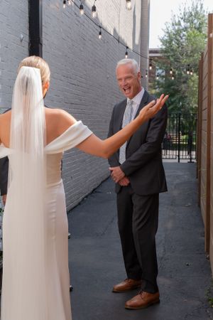 Father's first look at daughters wedding
