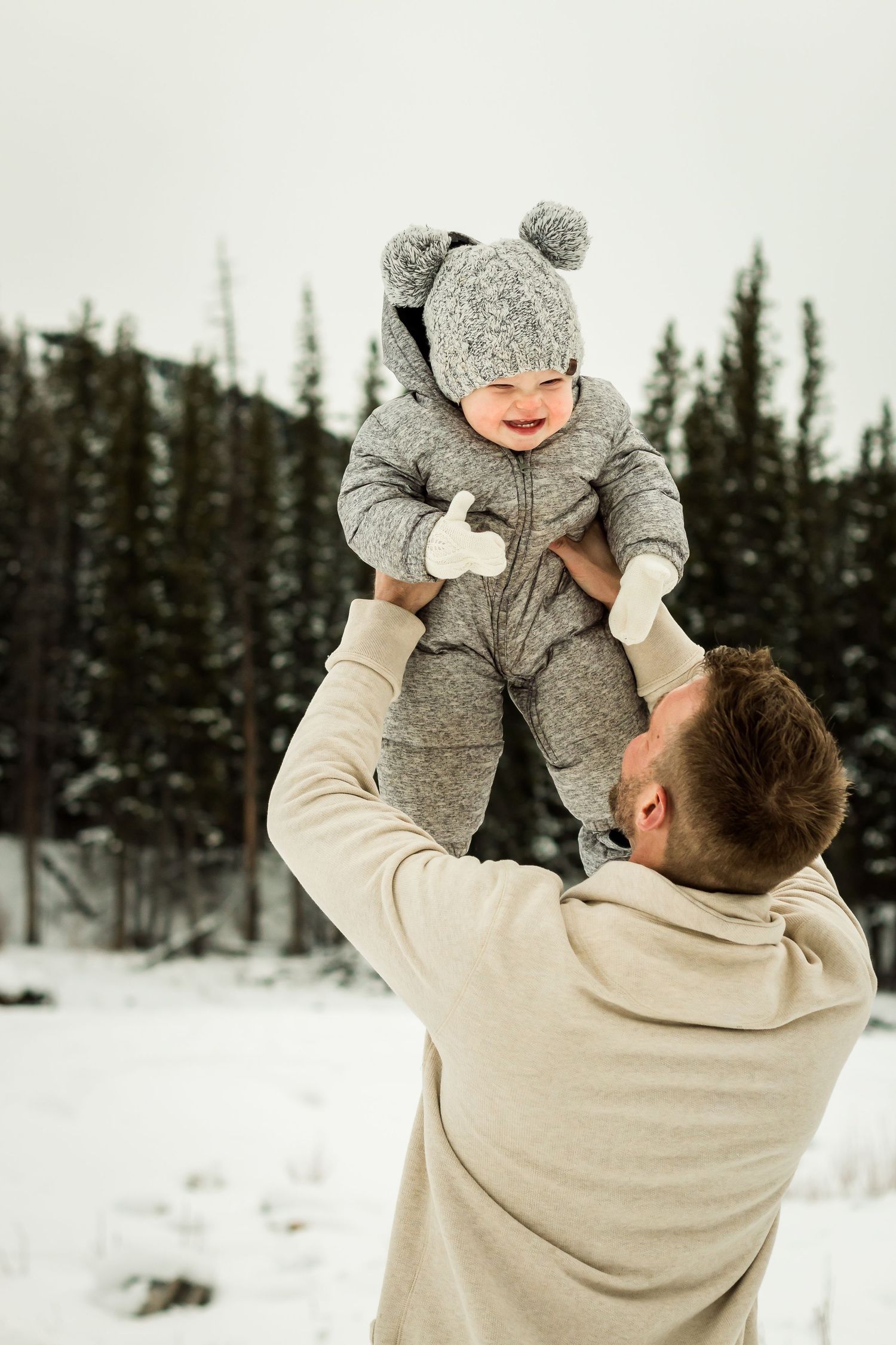 Cute baby & daddy during winter family photos in Bragg Creek with Love & Sunshine Photography