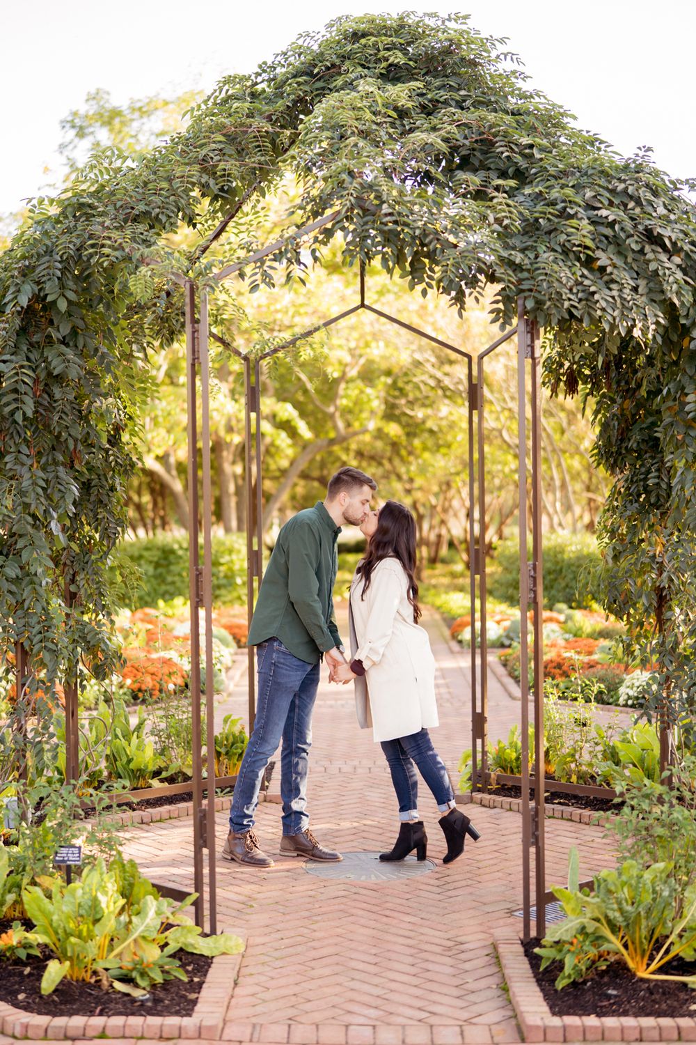 Light and airy portrait of couple in Cantigny Park in Wheaton, Illinois.