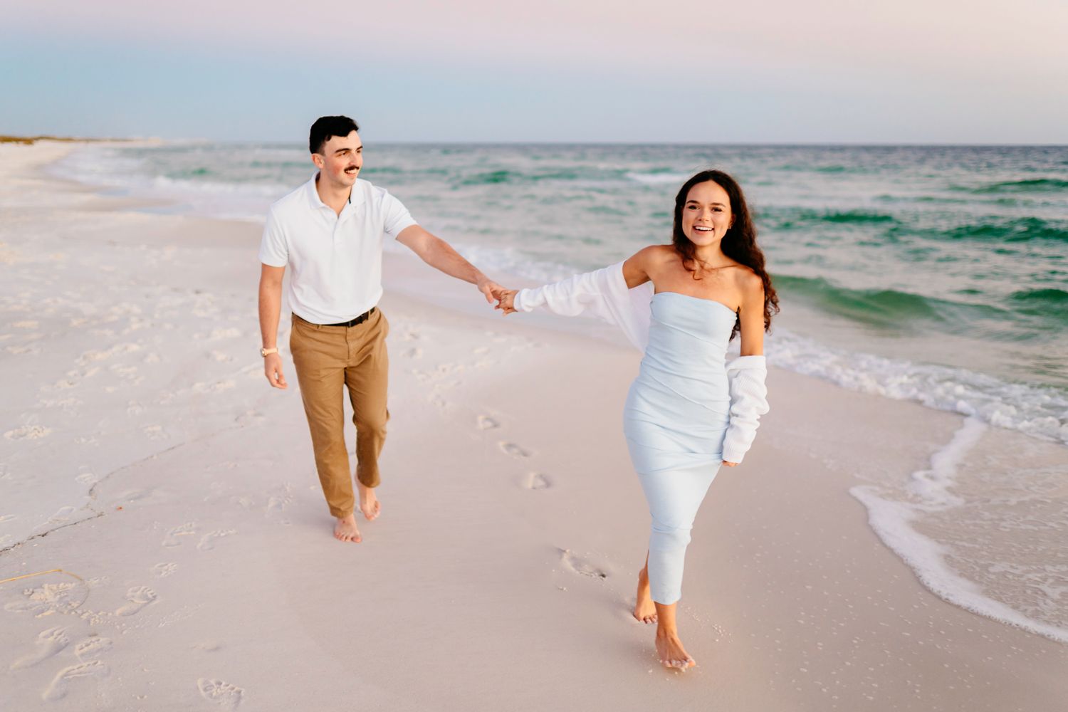 Fun things for couples to do while visiting Fort Walton Beach Florida. Evening sunset strolls to the best waterfront bars in town.