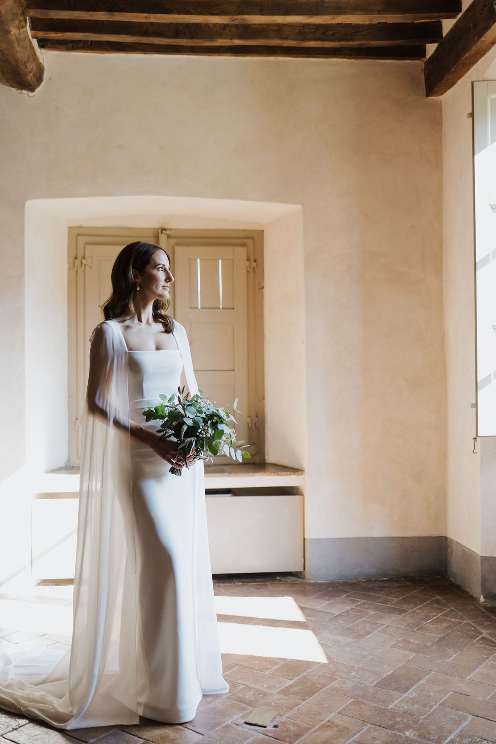 Refined floral arrangements for a summer wedding in Tuscany.
