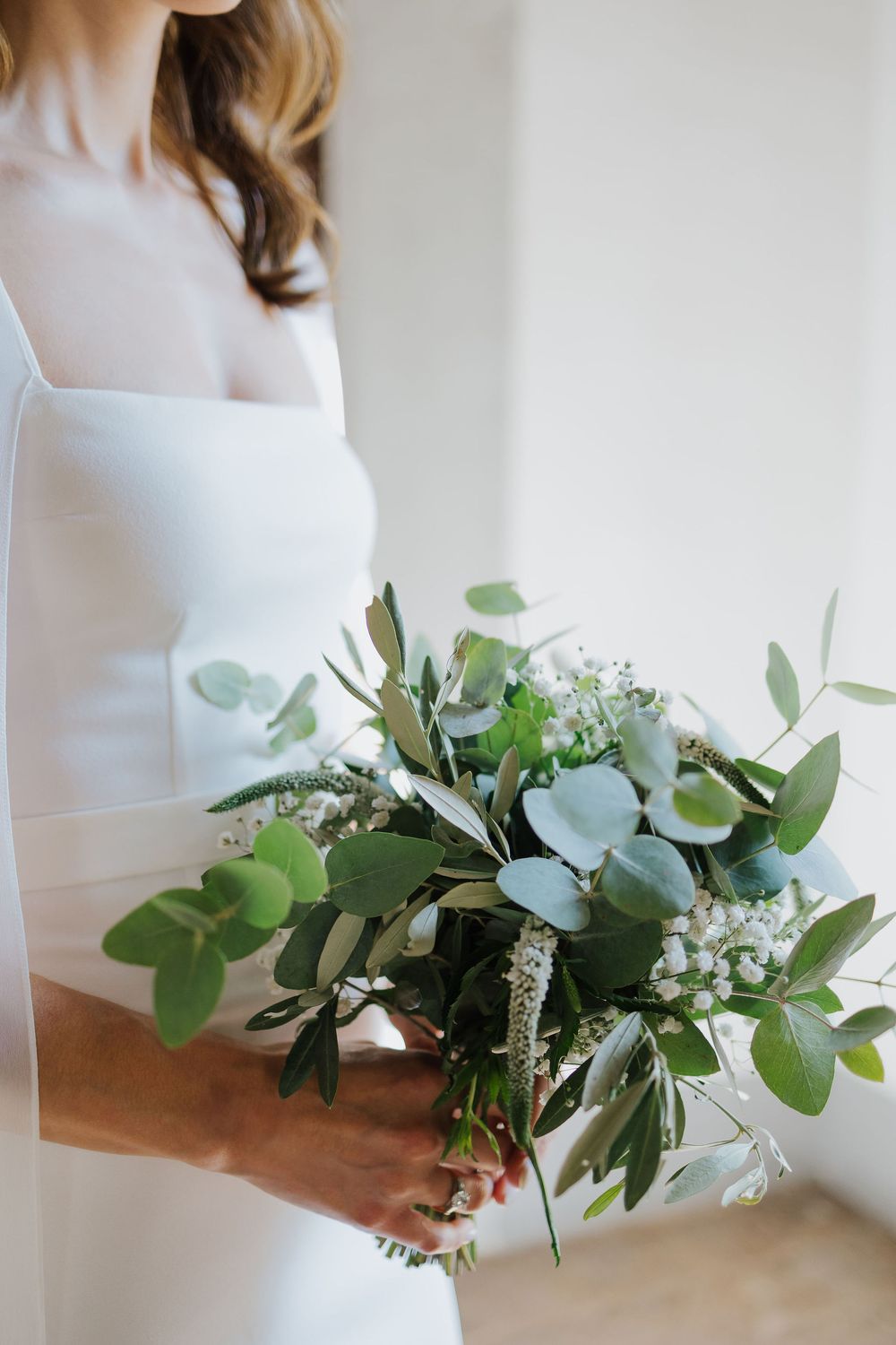 Refined floral arrangements for a summer wedding in Tuscany.