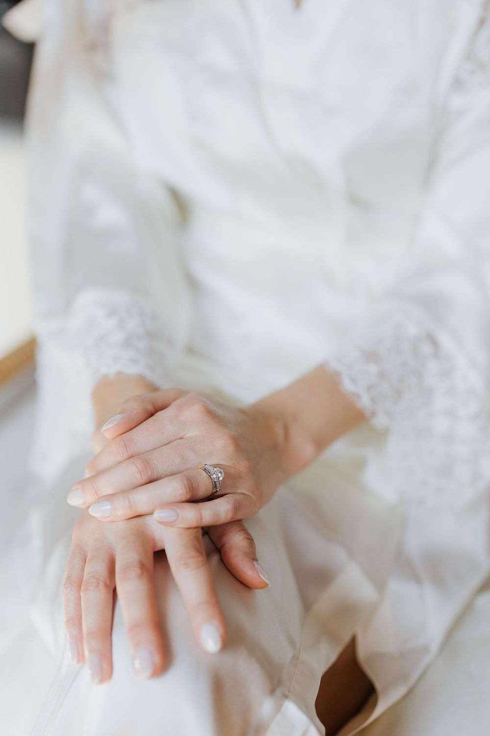 Natural light and elegant mood in a Tuscan destination wedding.