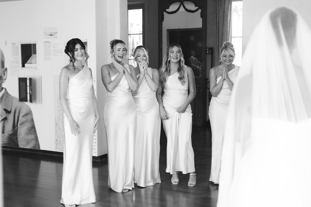 Excited bridesmaids during the bride's preparations at Villa Nobel Sanremo.